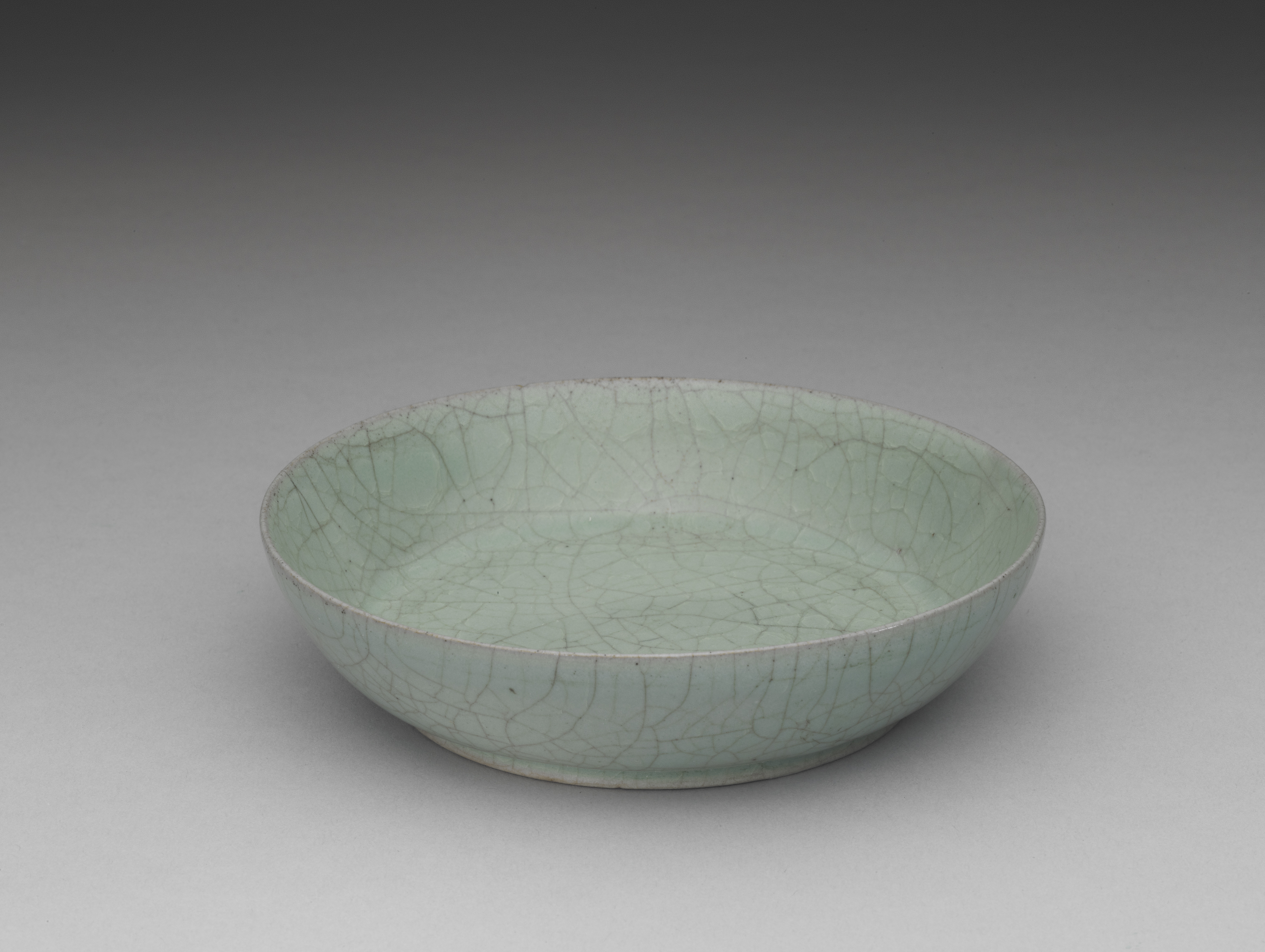 Dish with celadon glaze
Ru ware, Northern Song dynasty, late 11th- early 12th century
